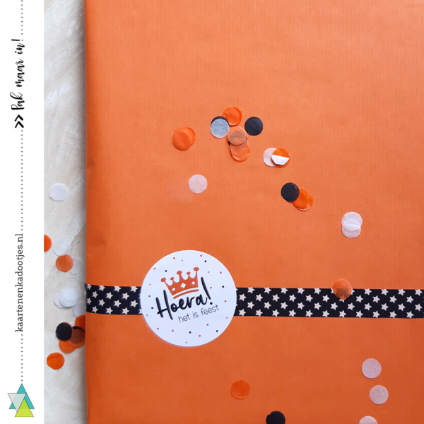 5 Stickers rond 51 mm hoera het is feest oranje kroon - Afbeelding 2