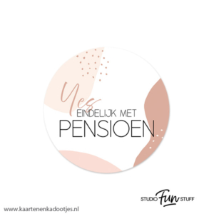 5 Stickers rond 51 mm yes eindelijk met pensioen vormen in aardetinten